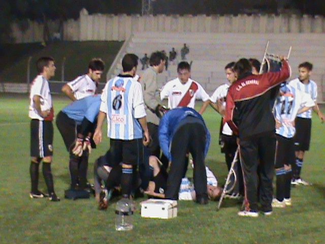 Se va M. Reyes lesionado.