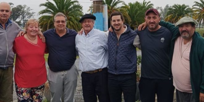 EN LA CANCHA , LAS URNAS : BESOZZI » SIN SACARSE LA GORRA»